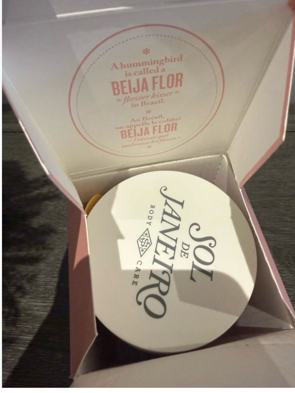 Sol de Janeiro Biggie Biggie Beija Flor Elasti-Cream - Pink with Yellow Spatula - Picture 3 of 3